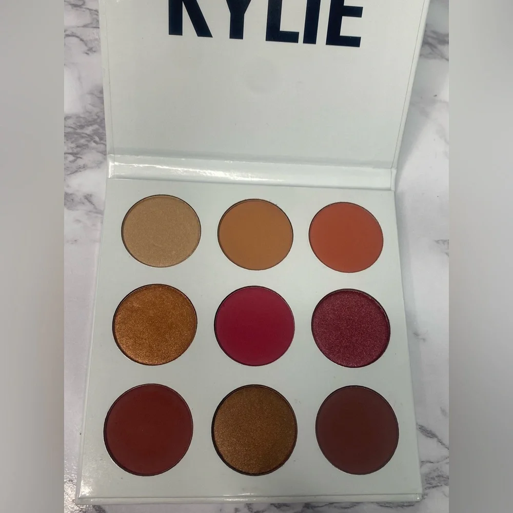 Kylie Cosmetics The‎ Burgundy Eyeshadow Palette